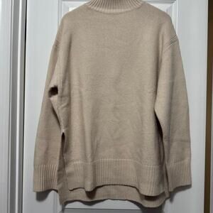 H&M Cream Oversized Turtleneck Sweater Women’s Size M Cozy Knit